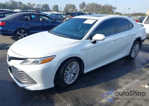 2018 Toyota Camry Hybrid Xle z USA, uszkodzony, nr VIN 4T1B21HK4JU006372